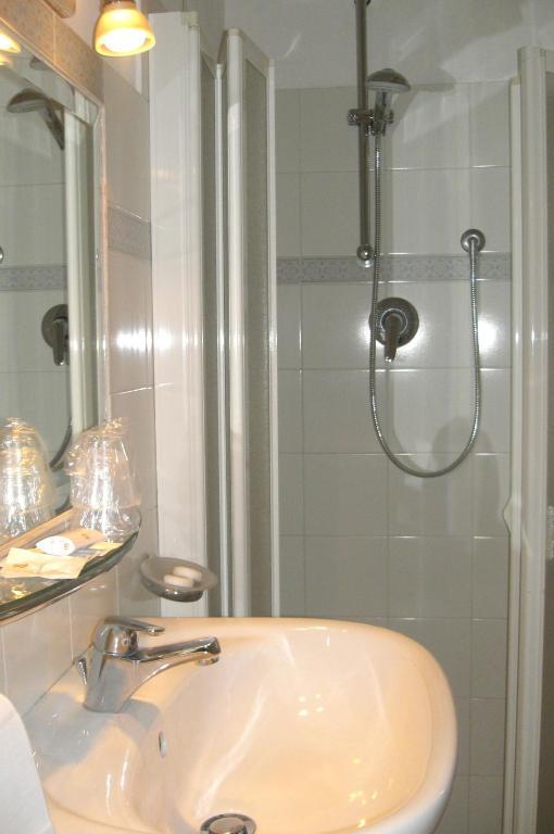 Hotel Alpino Barga Quarto foto